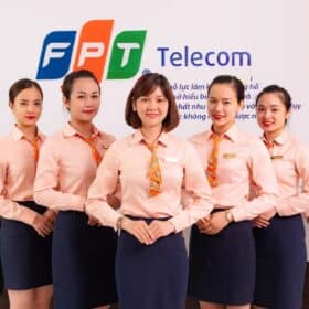 Đội ngũ kỹ thuật viên đang chuẩn bị lắp mạng FPT tại quận Thanh Khê, Đà Nẵng